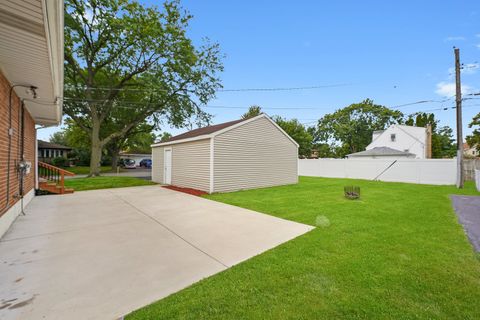 Tiny photo for 337 E Fullerton Avenue, Elmhurst, IL 60126 (MLS # 12539037)