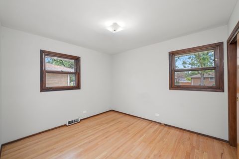 Tiny photo for 337 E Fullerton Avenue, Elmhurst, IL 60126 (MLS # 12539037)