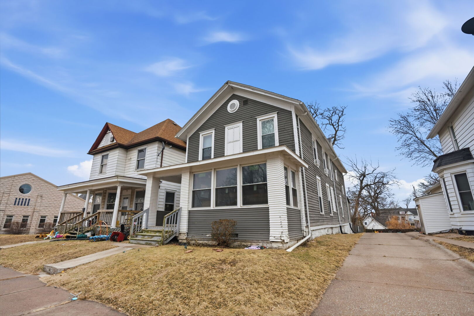 327 E 11th Street