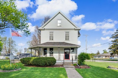 Photo of 1221 6th Avenue, Dewitt, IA 52742 (MLS # 12589358)