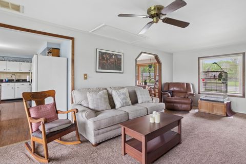 Tiny photo for 932 W Weathersfield Way, Schaumburg, IL 60193 (MLS # 12634325)
