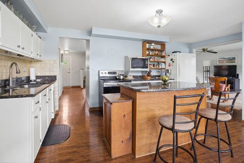 Tiny photo for 932 W Weathersfield Way, Schaumburg, IL 60193 (MLS # 12634325)