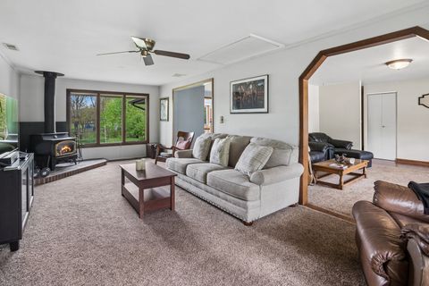 Tiny photo for 932 W Weathersfield Way, Schaumburg, IL 60193 (MLS # 12634325)