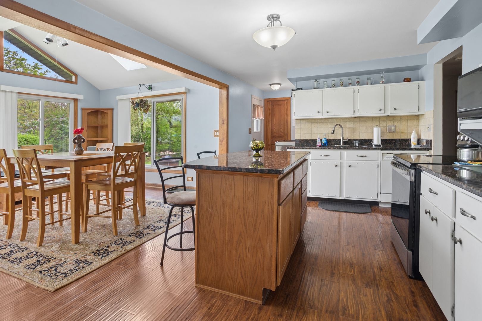 932 W Weathersfield Way