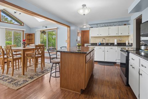 Tiny photo for 932 W Weathersfield Way, Schaumburg, IL 60193 (MLS # 12634325)