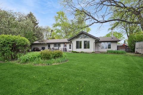 Tiny photo for 932 W Weathersfield Way, Schaumburg, IL 60193 (MLS # 12634325)