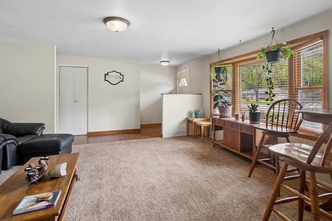 Tiny photo for 932 W Weathersfield Way, Schaumburg, IL 60193 (MLS # 12634325)