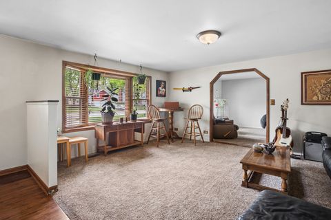 Tiny photo for 932 W Weathersfield Way, Schaumburg, IL 60193 (MLS # 12634325)