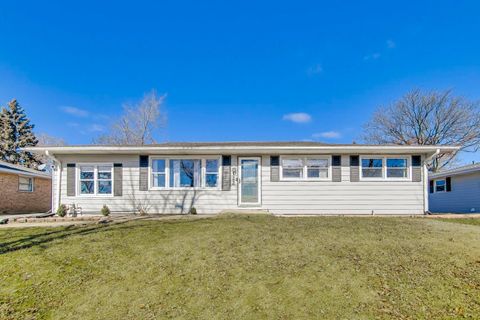 Photo of 122 59th Street, Willowbrook, IL 60527 (MLS # 12566639)