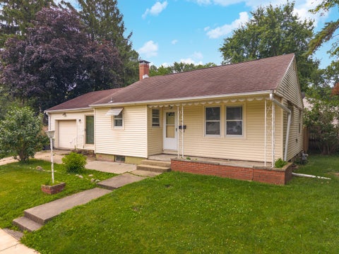 Tiny photo for 801 Fremont Street, Bloomington, IL 61701 (MLS # 12659681)