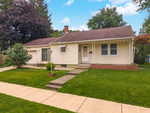 Tiny photo for 801 Fremont Street, Bloomington, IL 61701 (MLS # 12659681)