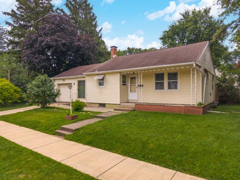 Tiny photo for 801 Fremont Street, Bloomington, IL 61701 (MLS # 12659681)