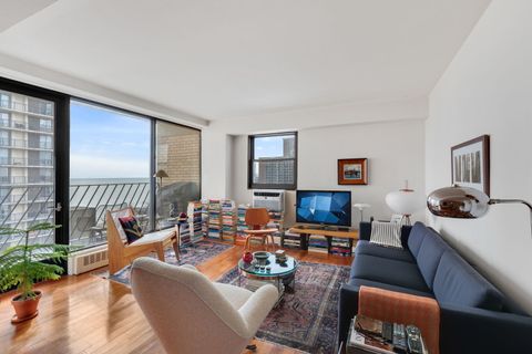 Tiny photo for 6030 N Sheridan Road #901, Chicago, IL 60660 (MLS # 12598894)