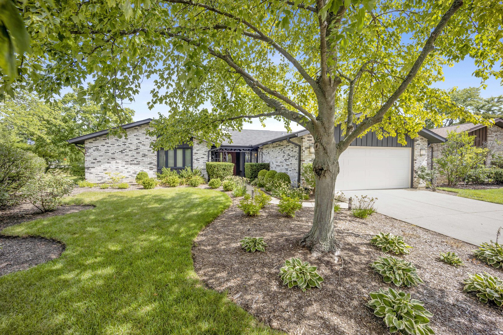 1421 Chartres Drive