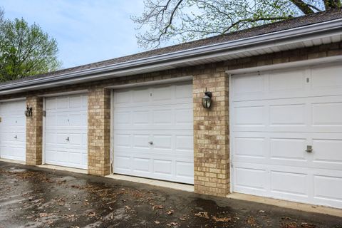 Tiny photo for 4940 W 134 Court #403, Crestwood, IL 60418 (MLS # 12624507)