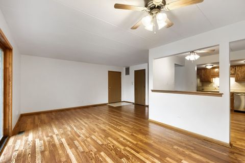 Tiny photo for 4940 W 134 Court #403, Crestwood, IL 60418 (MLS # 12624507)