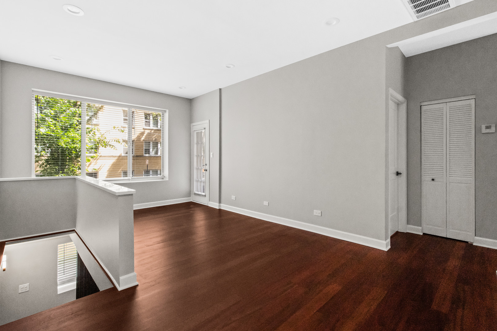 3237 W Sunnyside Avenue 1E
