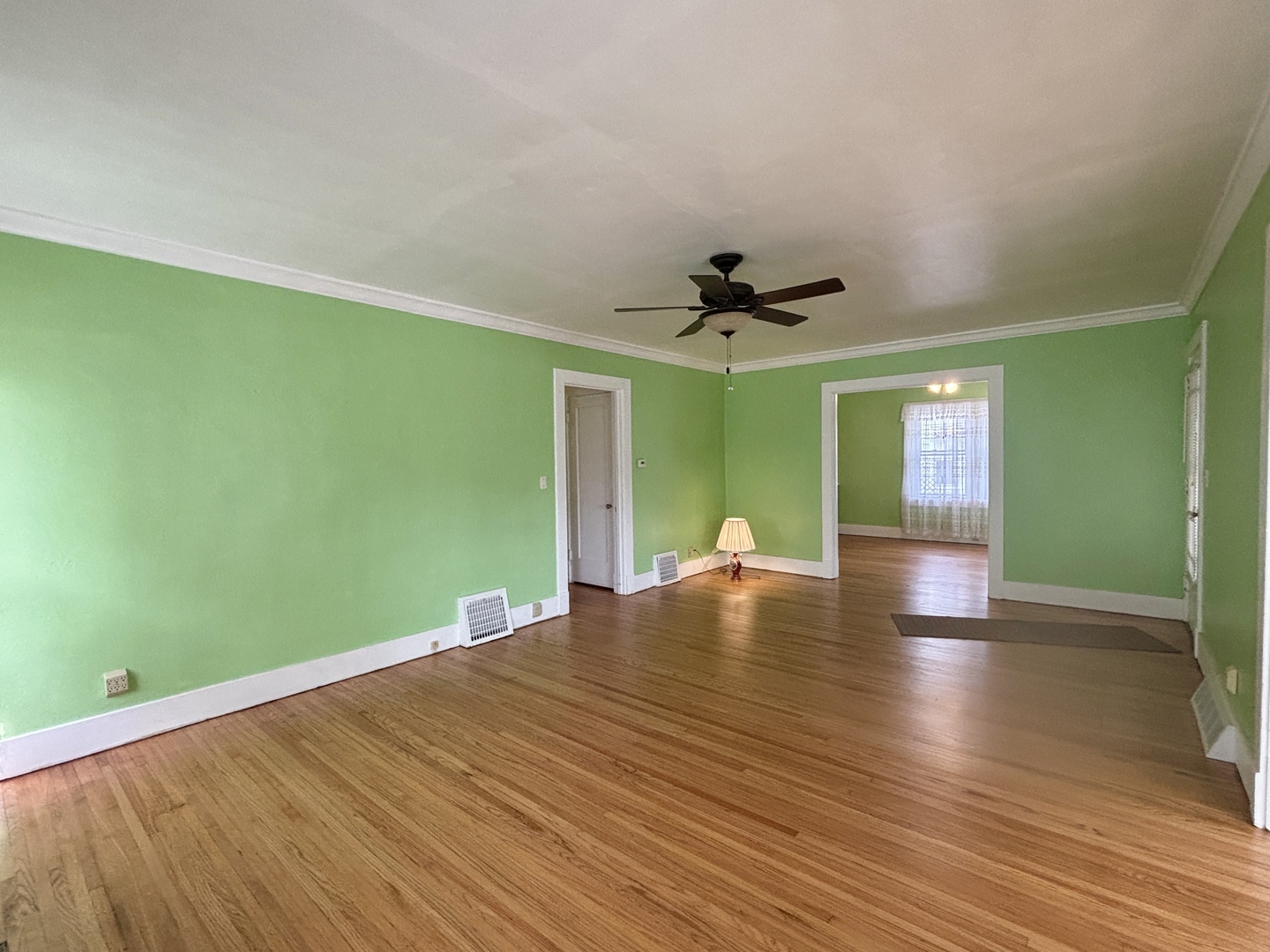 320 E Hurlbut Avenue