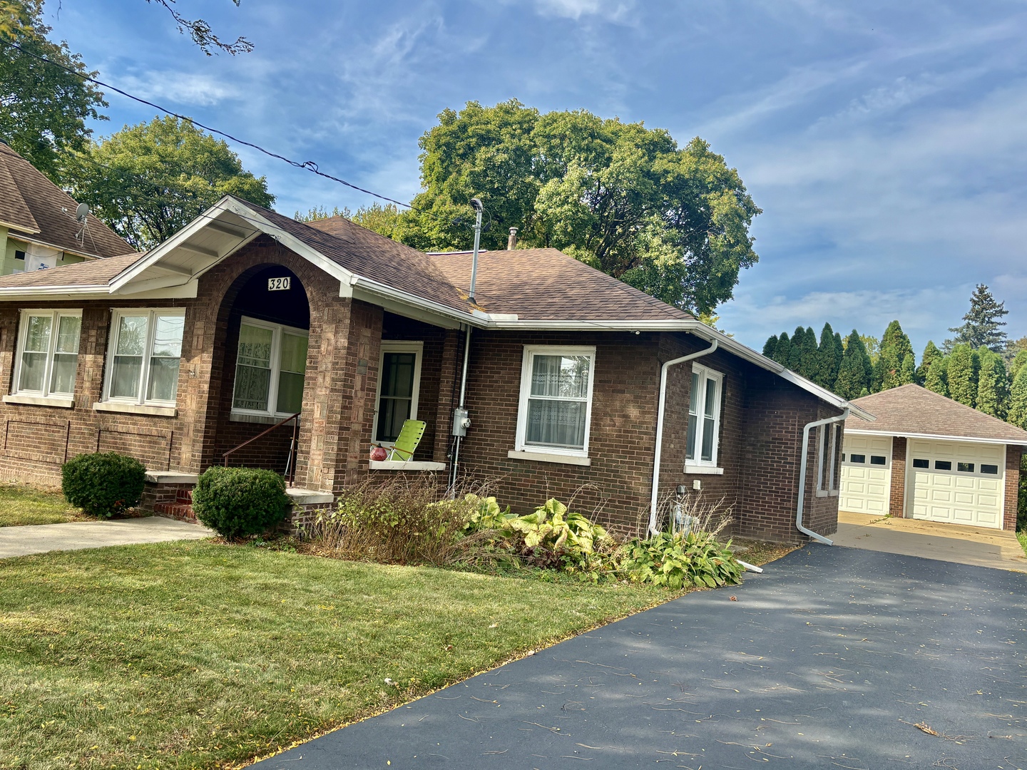 320 E Hurlbut Avenue