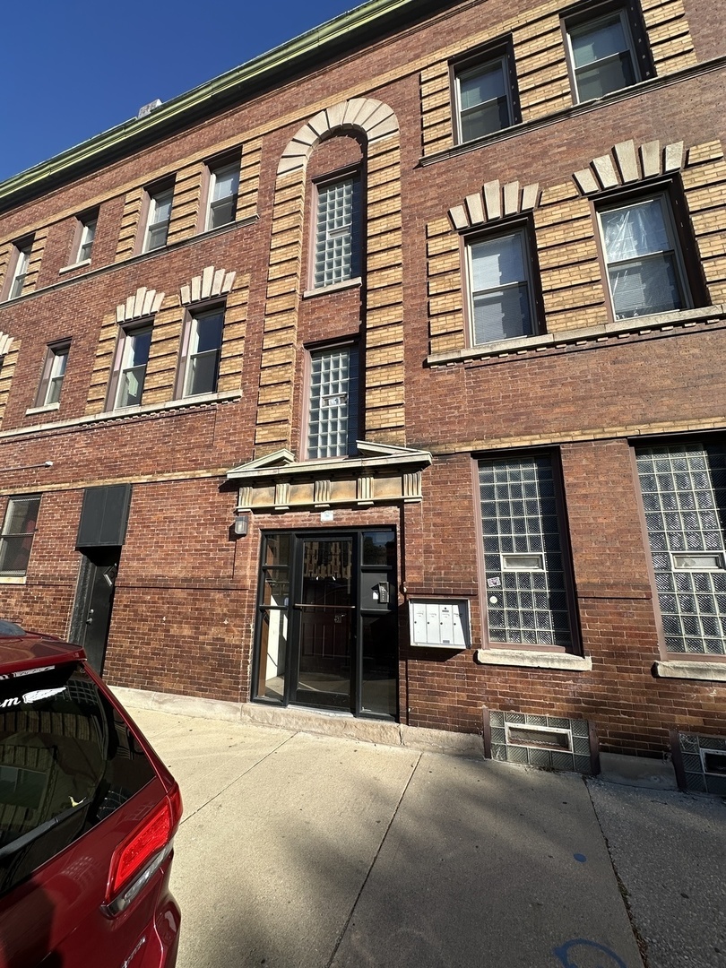 953 N California Avenue 2F