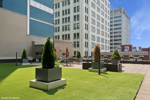 Tiny photo for 565 W Quincy Street #609, Chicago, IL 60661 (MLS # 12605470)