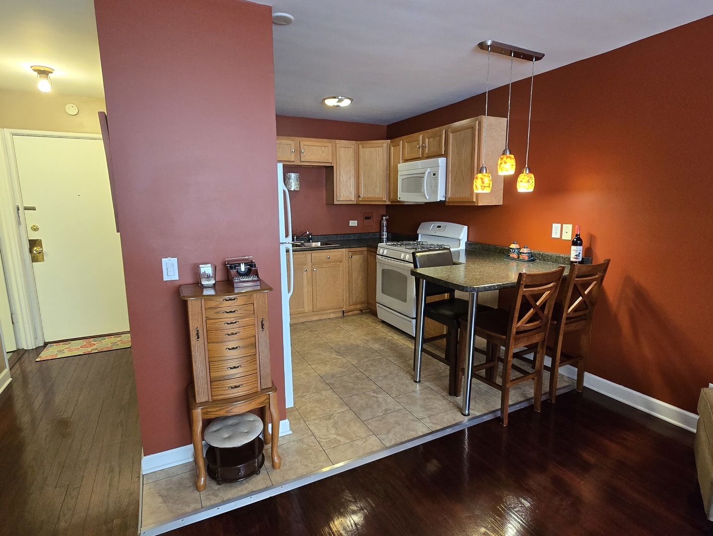 2411 W Balmoral Avenue 3D