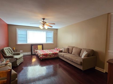 Tiny photo for 2411 W Balmoral Avenue #3D, Chicago, IL 60625 (MLS # 12623167)