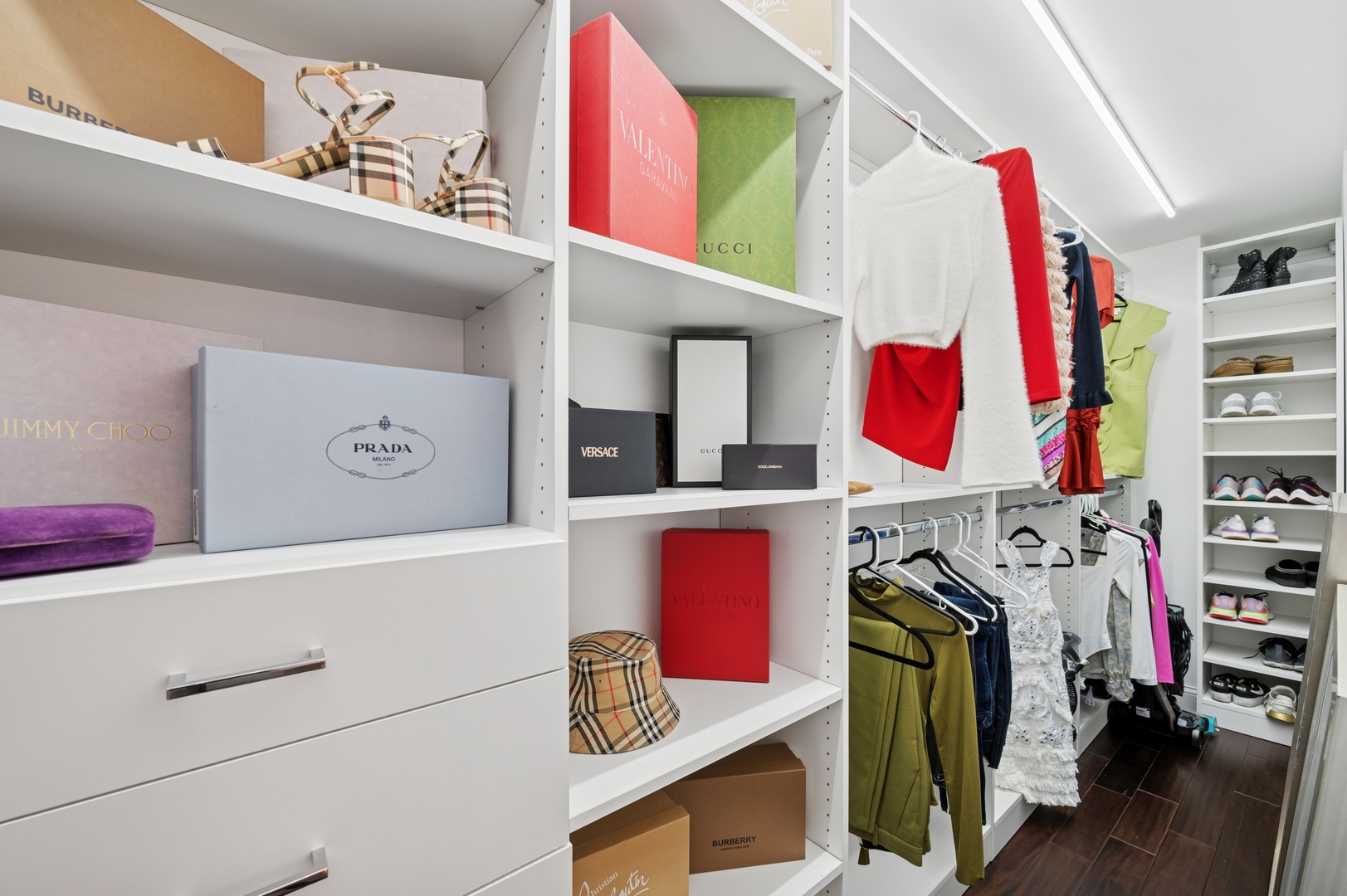 Chicago, Illinois 60611, United States, 2 Bedrooms Bedrooms, ,3 BathroomsBathrooms,Residential,Active,242131