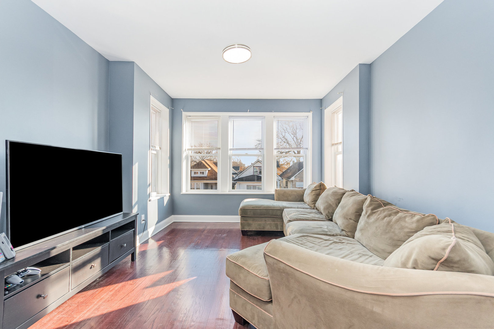 1250 N Monitor Avenue