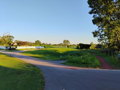 Tiny photo for 12248 Fairway Circle #B, Blue Island, IL 60406 (MLS # 12569375)