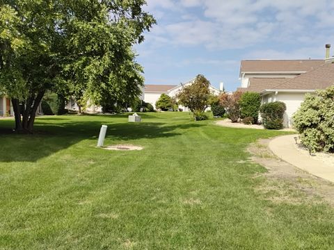 Tiny photo for 12248 Fairway Circle #B, Blue Island, IL 60406 (MLS # 12569375)