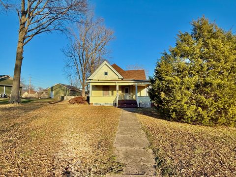 Tiny photo for 811 N Market Street, Marion, IL 62959 (MLS # 12574275)