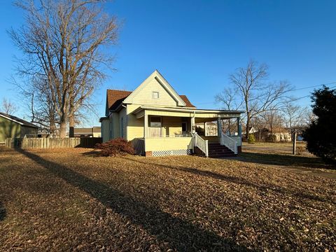 Tiny photo for 811 N Market Street, Marion, IL 62959 (MLS # 12574275)
