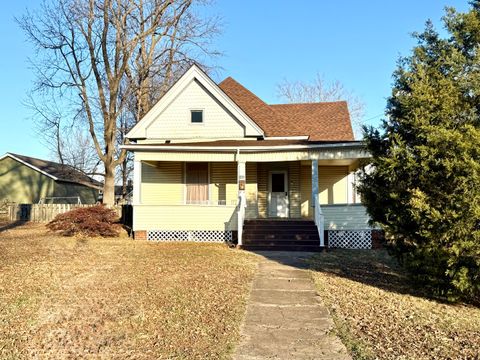 Tiny photo for 811 N Market Street, Marion, IL 62959 (MLS # 12574275)