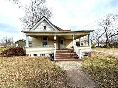 Tiny photo for 811 N Market Street, Marion, IL 62959 (MLS # 12574275)