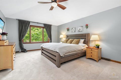 Tiny photo for 1309 Hawkins Court, St. Charles, IL 60174 (MLS # 12663317)
