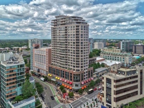 Photo of 807 Davis Street #2212, Evanston, IL 60201 (MLS # 12762422)