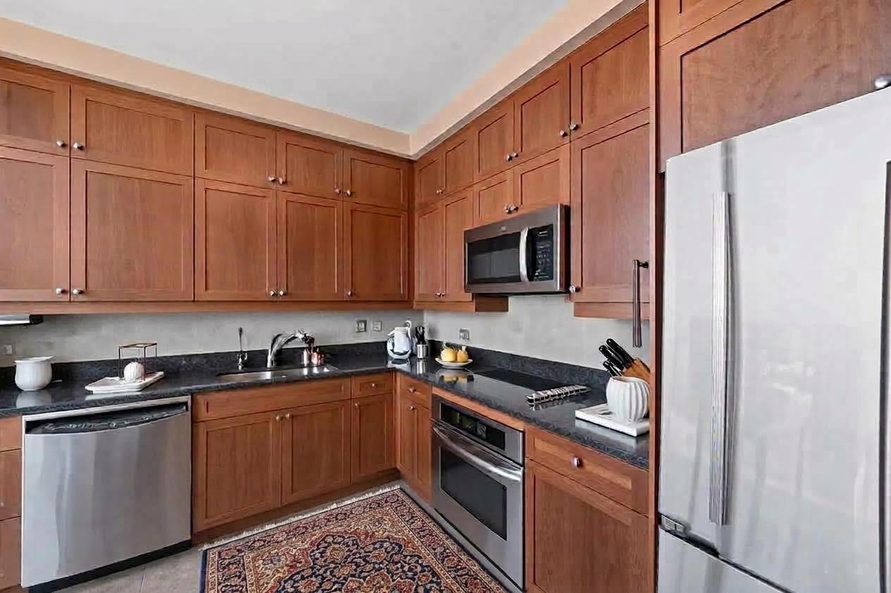 807 Davis Street 2212