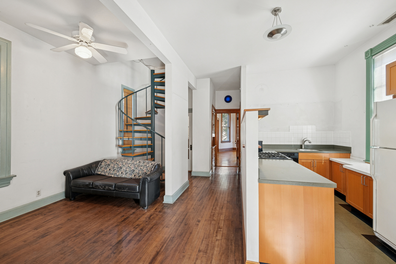 1329 W Nelson Street