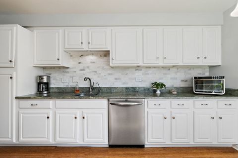 Tiny photo for 260 Timber Ridge Lane #A, Lake Barrington, IL 60010 (MLS # 12551409)