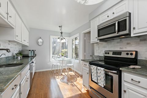 Tiny photo for 260 Timber Ridge Lane #A, Lake Barrington, IL 60010 (MLS # 12551409)