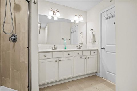 Tiny photo for 1941 Kingsley Circle, Northbrook, IL 60062 (MLS # 12550193)