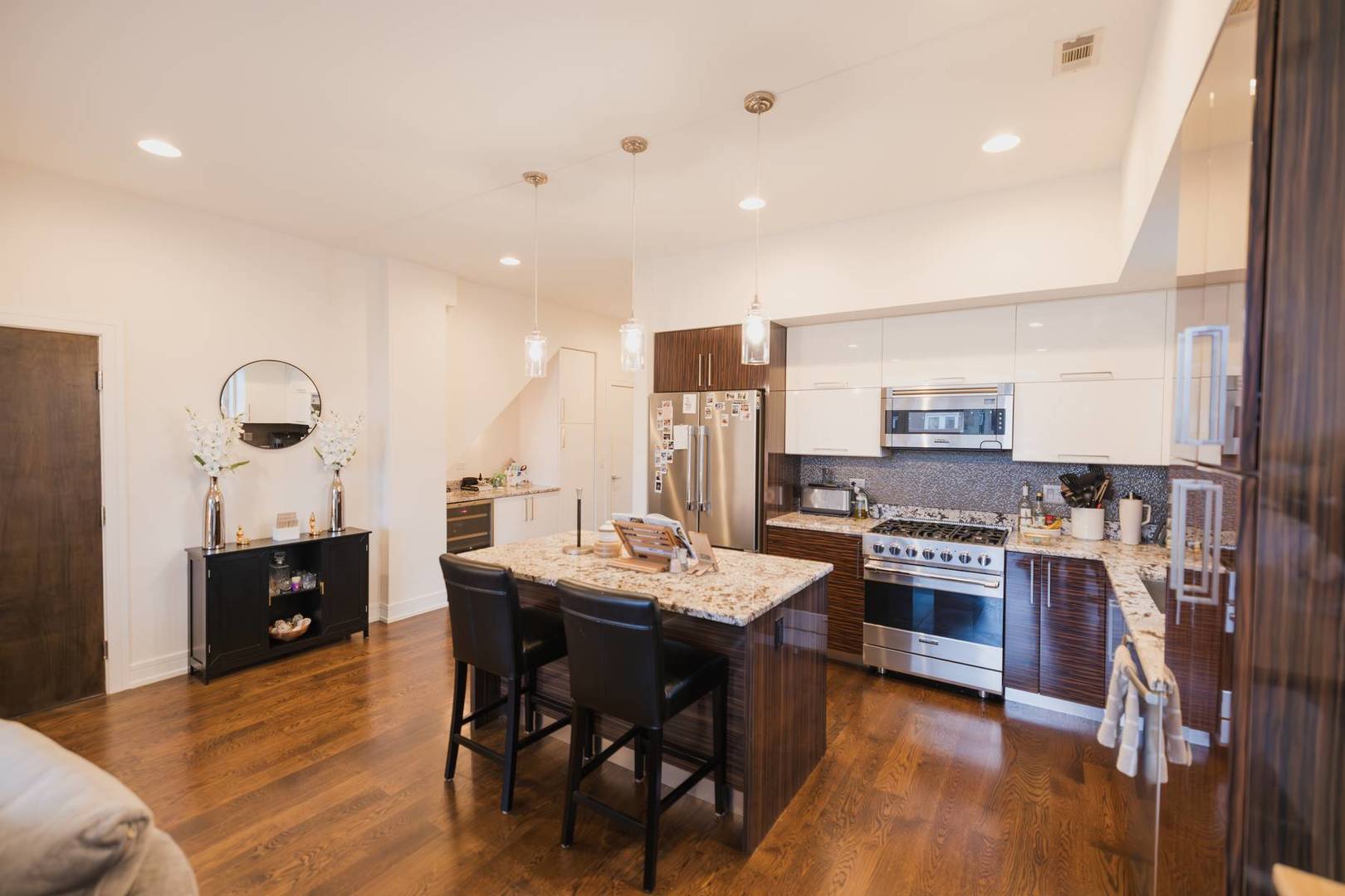 1446 W Cortez Street 4E