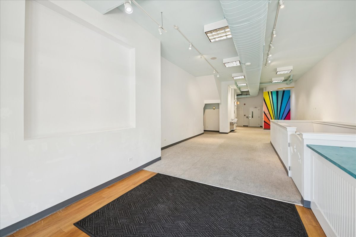 3827 N Southport Avenue