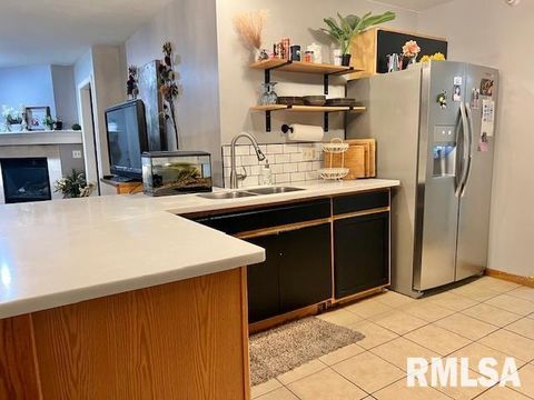 Tiny photo for 3828 CREEK HILL Drive #3, Bettendorf, IA 52722 (MLS # QC4267775)