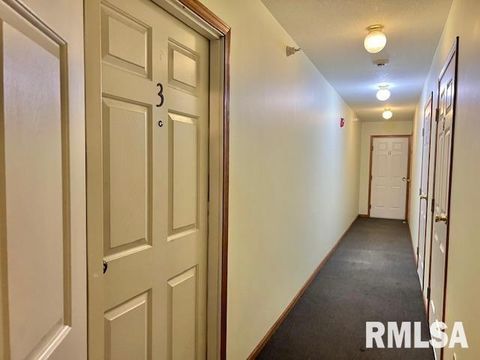 Tiny photo for 3828 CREEK HILL Drive #3, Bettendorf, IA 52722 (MLS # QC4267775)