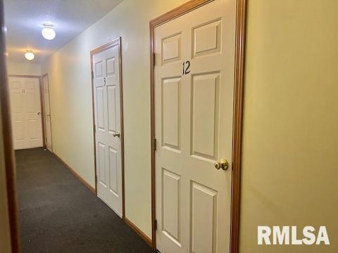 Tiny photo for 3828 CREEK HILL Drive #3, Bettendorf, IA 52722 (MLS # QC4267775)