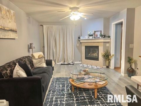 Tiny photo for 3828 CREEK HILL Drive #3, Bettendorf, IA 52722 (MLS # QC4267775)