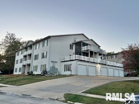Photo of 3828 CREEK HILL Drive #3, Bettendorf, IA 52722 (MLS # QC4267775)