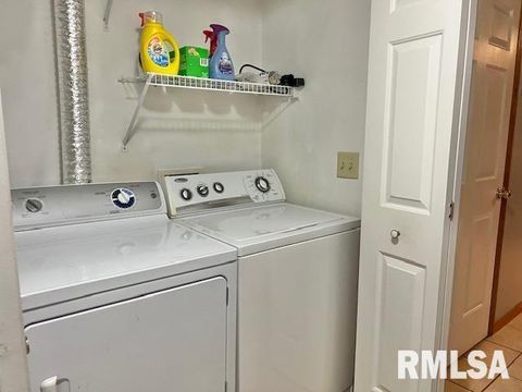 Tiny photo for 3828 CREEK HILL Drive #3, Bettendorf, IA 52722 (MLS # QC4267775)